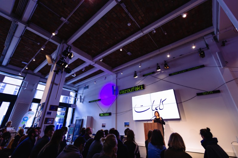 Nadine Chahine fala sobre adaptar a Zapfino para árabe no Creative Mornings Berlin