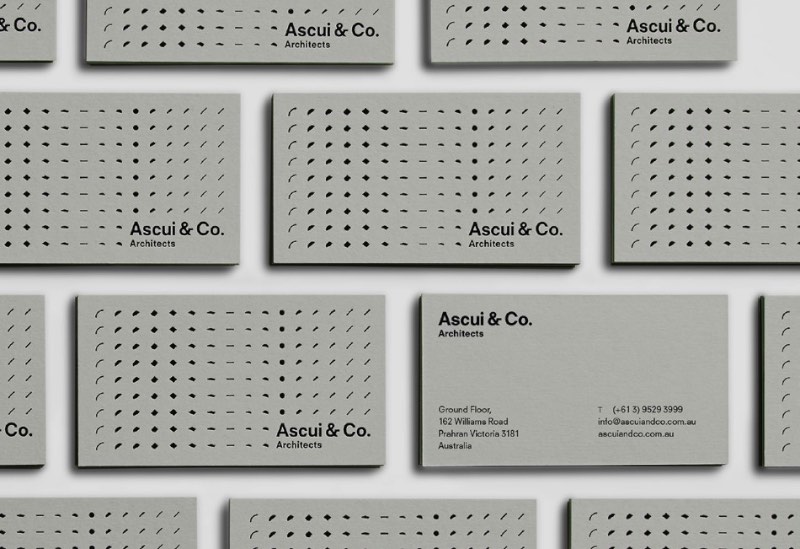 O Grosz Co.Lab é uma consultoria inter disciplinar de design voltada para solucionar problemas estratégicos de forma criativa. Lá de Melbourne, na Austrália, eles produzem uma série de materiais que misturam o mundo analógico com o digital e foi esse um dos pontos que mais me chamou a atenção no material que encontrei no site deles.