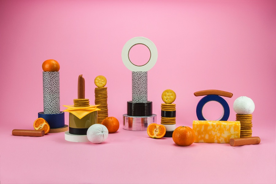 Leta Sobierajski é uma designer multidisciplinar e diretora de arte baseada em Nova Iorque. O trabalho dela combina elementos tradicionais do design gráfico com fotografia e arte para criar imagens únicas.