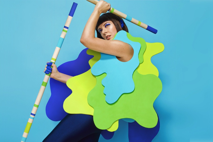 Leta Sobierajski é uma designer multidisciplinar e diretora de arte baseada em Nova Iorque. O trabalho dela combina elementos tradicionais do design gráfico com fotografia e arte para criar imagens únicas.