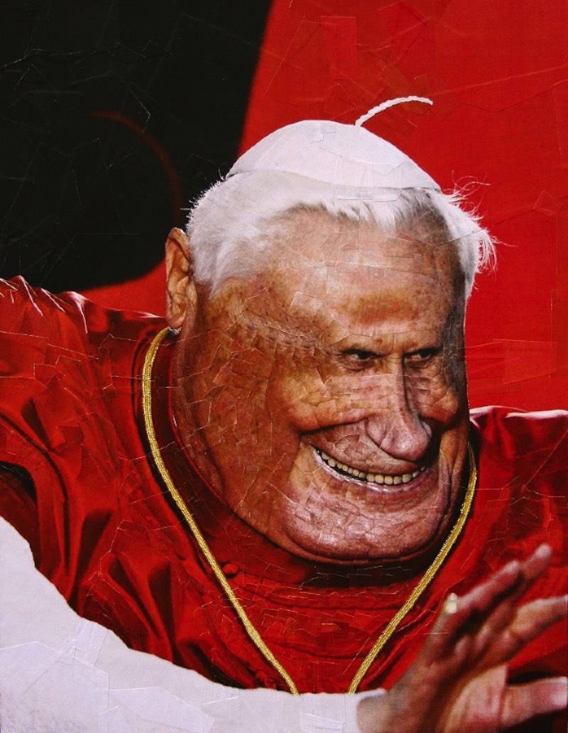 Lola Dupre é uma artista e ilustradora que, lá da Irlanda, trabalha usando papel, tesoura e cola para criar colagens. Seu trabalho mistura a estética dadaísta do início do século passado com a precisão digital dos dias de hoje.