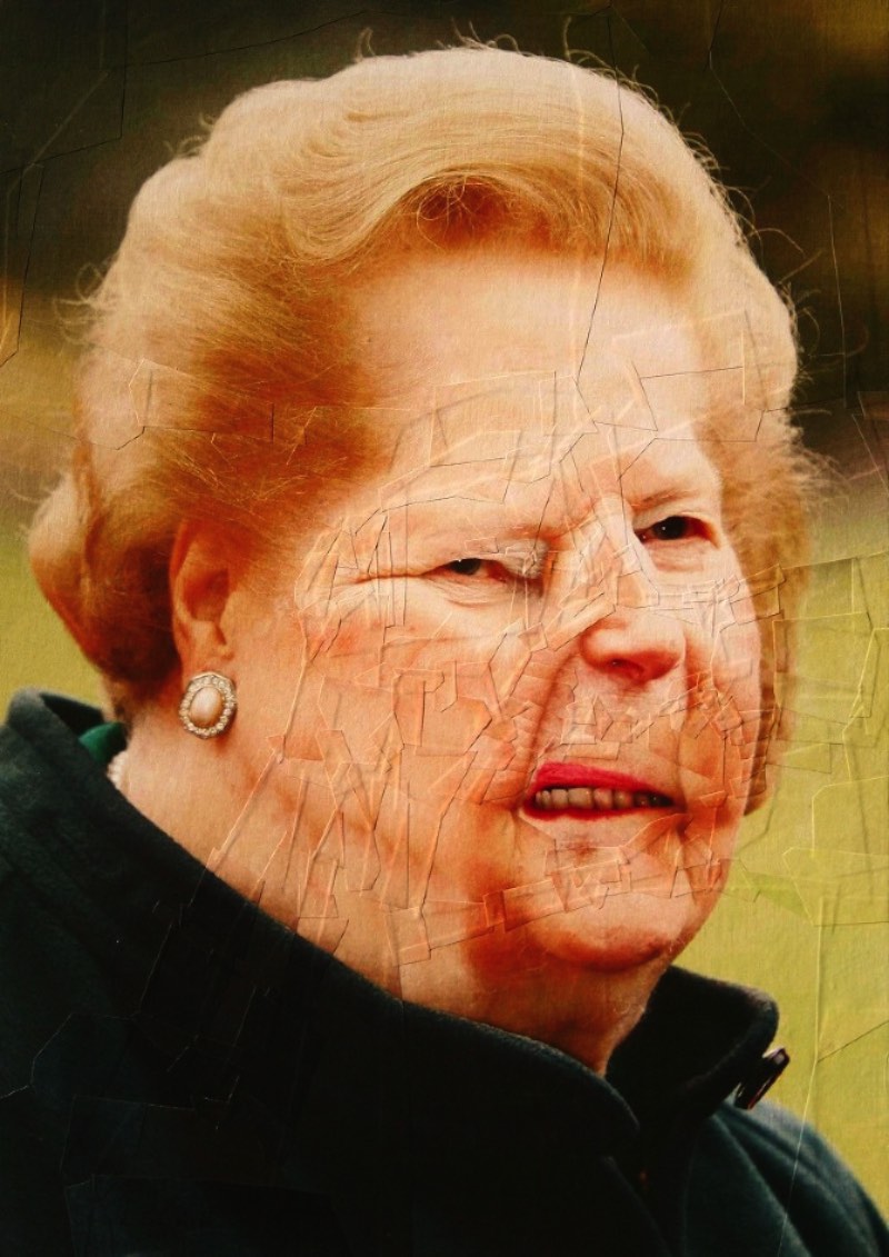 Lola Dupre é uma artista e ilustradora que, lá da Irlanda, trabalha usando papel, tesoura e cola para criar colagens. Seu trabalho mistura a estética dadaísta do início do século passado com a precisão digital dos dias de hoje.