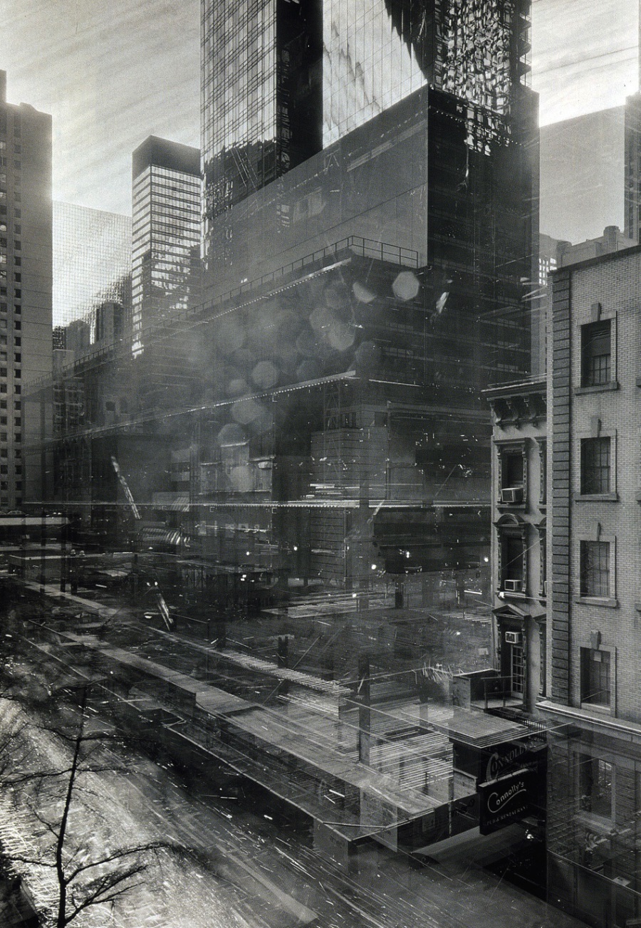 A Fotografia de Longa Exposição do Michael Wesely - Michael Wesely é um fotógrafo alemão que desenvolveu uma técnica de fotografia de longa duração que foi sendo moldada pelos anos de experiência. Suas fotos, normalmente, demoram cerca de três anos para serem finalizadas e elas acabam se tornando um documento da história.