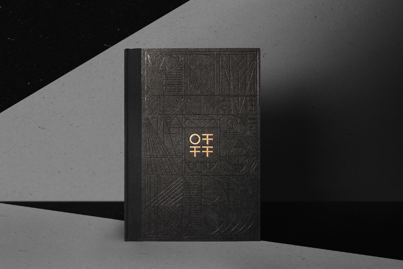 Para comemorar os 15 anos de existência do OFFF Festival em Barcelona, o pessoal da Vasava desenvolveu um belíssimo trabalho editorial que se tornou o OFFF Unmasked. Repleto de ilustrações e trabalhos de designers gráficos, o OFFF Unmasked é mais do que um livro. É uma jornada a um mundo paralelo, cercado de mistérios, lendas e rituais.