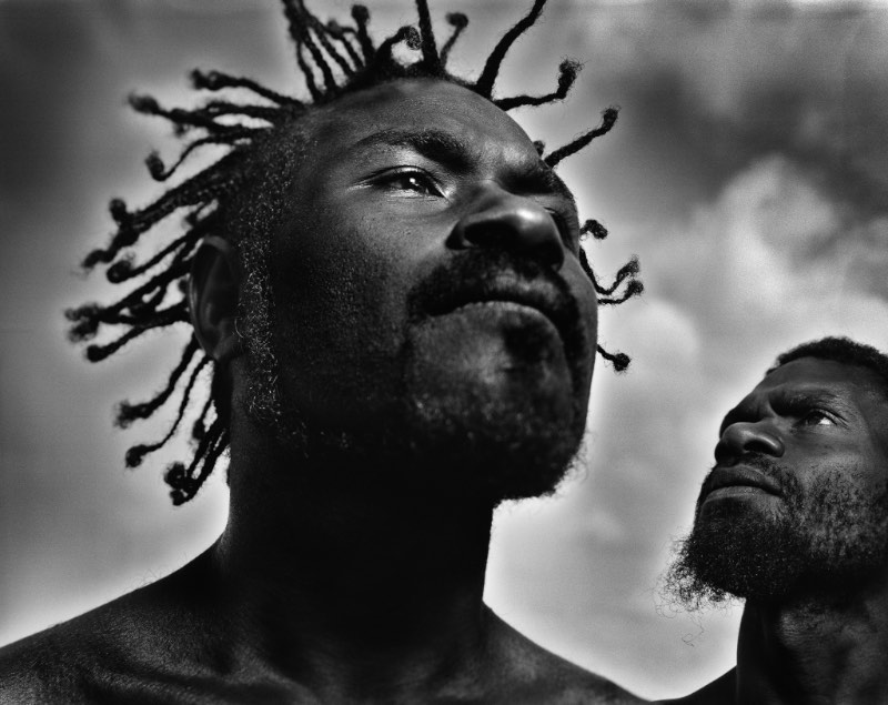 Tomasz Gudzowaty é um fotógrafo polonês que trabalha com documentário, retratos e arte. Ele que, masceu em 1971, ganhou reconhecimento através dos anos, recebendo vários prêmios que incluem ai o World Press Photo.