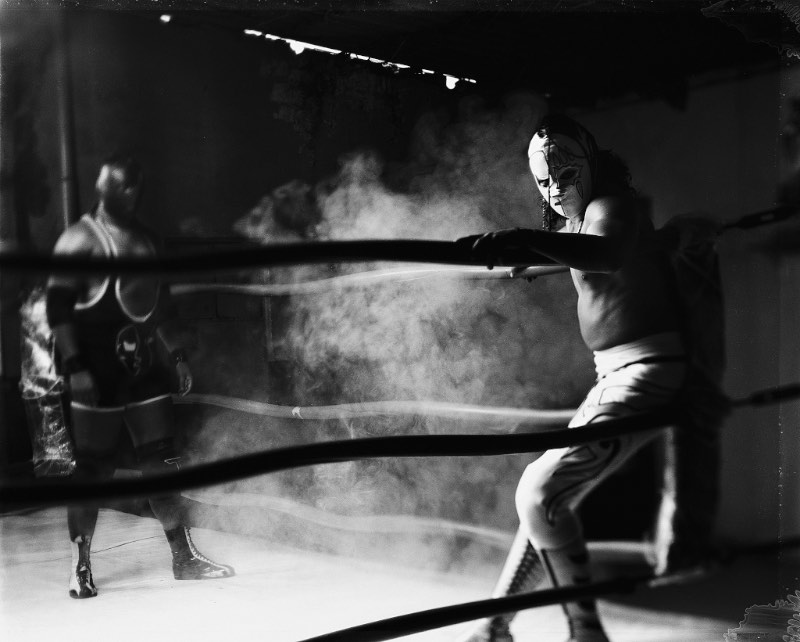 Tomasz Gudzowaty é um fotógrafo polonês que trabalha com documentário, retratos e arte. Ele que, masceu em 1971, ganhou reconhecimento através dos anos, recebendo vários prêmios que incluem ai o World Press Photo.