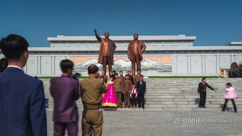 Enter Pyongyang é uma belíssima colaboração visual entre JT Singh e Rob Whitworth onde eles misturam técnicas de fotografia com time lapse e acabam criando um panorama da Coréia do Norte jamais visto antes. No vídeo que vocês vão ver logo abaixo, fotografia em time lapse se mistura com aceleração em video e slow motion além de muita animação digital em HD. O trabalho visual aqui é fenomenal.