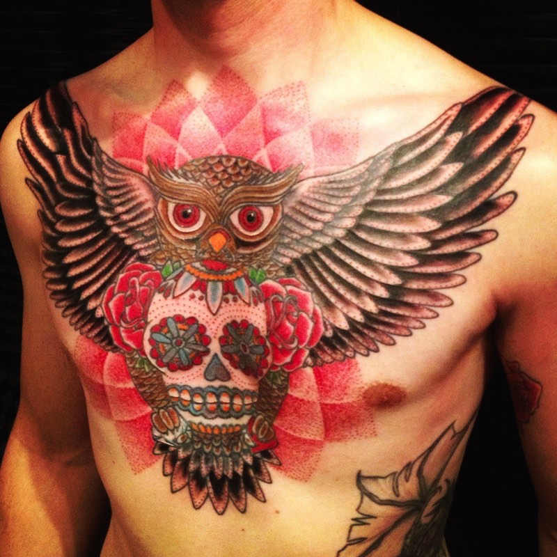 Glenn Cuzen é um tatuador de Reading, na Grã Bretanha, com um trabalho de tatuagem voltando para black work e dotwork geométrico. Ele já trabalha com tatuagem há 14 anos e abriu o Top Gun Studio em 2011, o mais famoso estúdio de tatuagem de Reading.