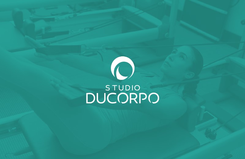 Leonardo Juchem é um designer e diretor de arte brasileiro formado pela Universidade Feevale. Ele vive movido por seu amor pela música, games e cafeína.