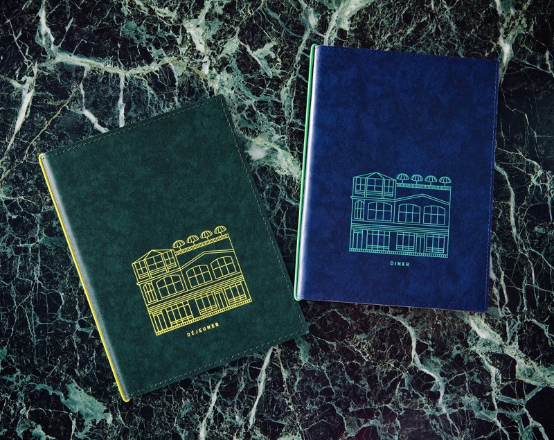 Leslie David é uma designer gráfica, diretora de arte e ilustradora que vive e trabalha em Paris. Depois de estudar arte na Les Arts décoratifs de Strasbourg, ela acabou fundando seu próprio estúdio de design e é lá que ela trabalha desde 2009.