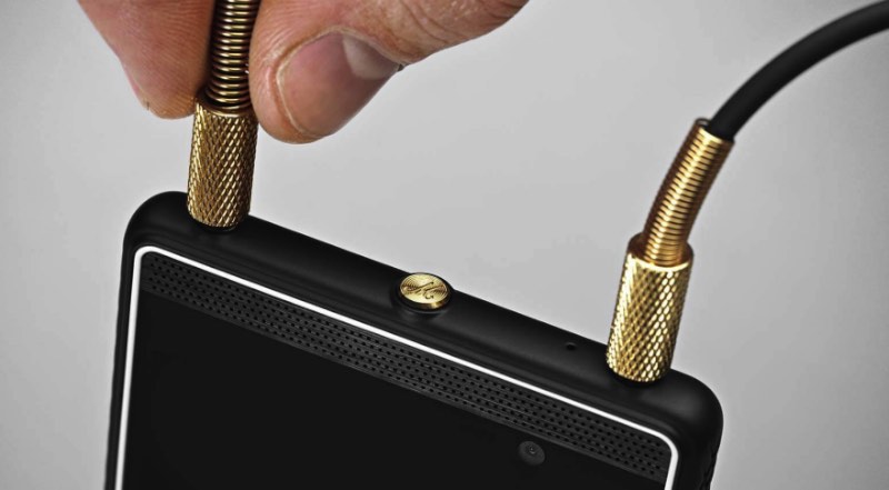 A Marshall está fazendo algo que nenhuma outra fábrica de amplificadores pensou em fazer: eles estão lançando um celular. É sério, agora você pode comprar um celular da Marshall e o projeto parece bem interessante. 
