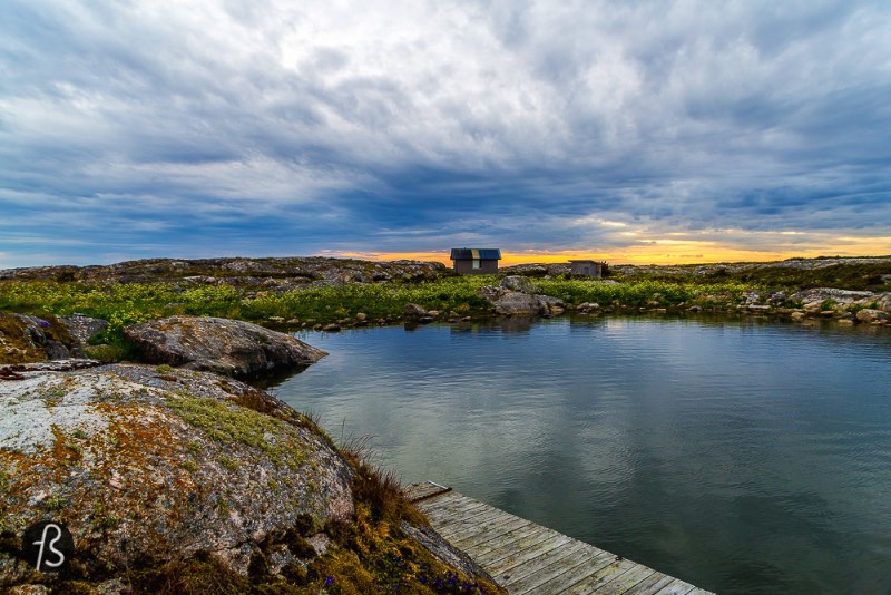 Jurmo é uma ilha remota no arquipélago de Åland, no sul da Finlândia. A Marcela Faé esteve na ilha em junho e fotografou um pouco da beleza natural e das pessoas que vivem nessa ilha perdida entre a Suécia e a Finlândia.
