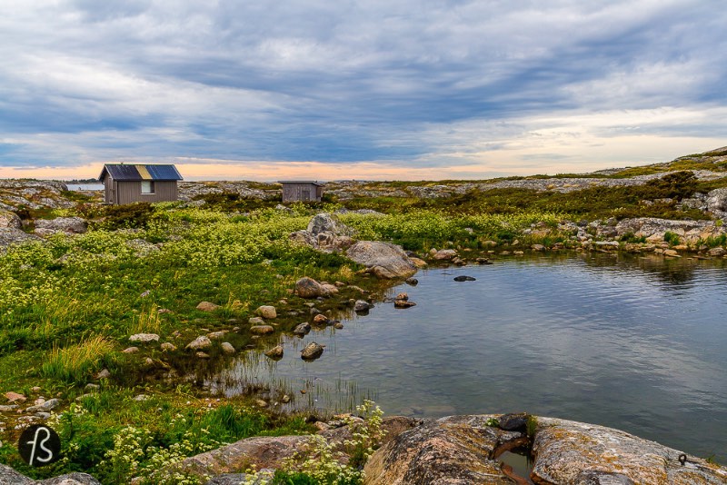 Jurmo é uma ilha remota no arquipélago de Åland, no sul da Finlândia. A Marcela Faé esteve na ilha em junho e fotografou um pouco da beleza natural e das pessoas que vivem nessa ilha perdida entre a Suécia e a Finlândia.