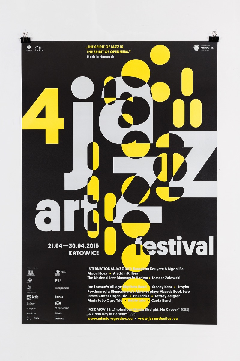 Marta Gawin é uma designer multidisciplinar polonesa que trabalha muito bem como a criação de identidades visuais, posters, exposições e conteúdo editorial. Desde que ela graduou na Academy of Fine Arts, lá em Katowice, ela trabalhou como designer gráfica freelancer para instituições culturais e organizações comerciais. 