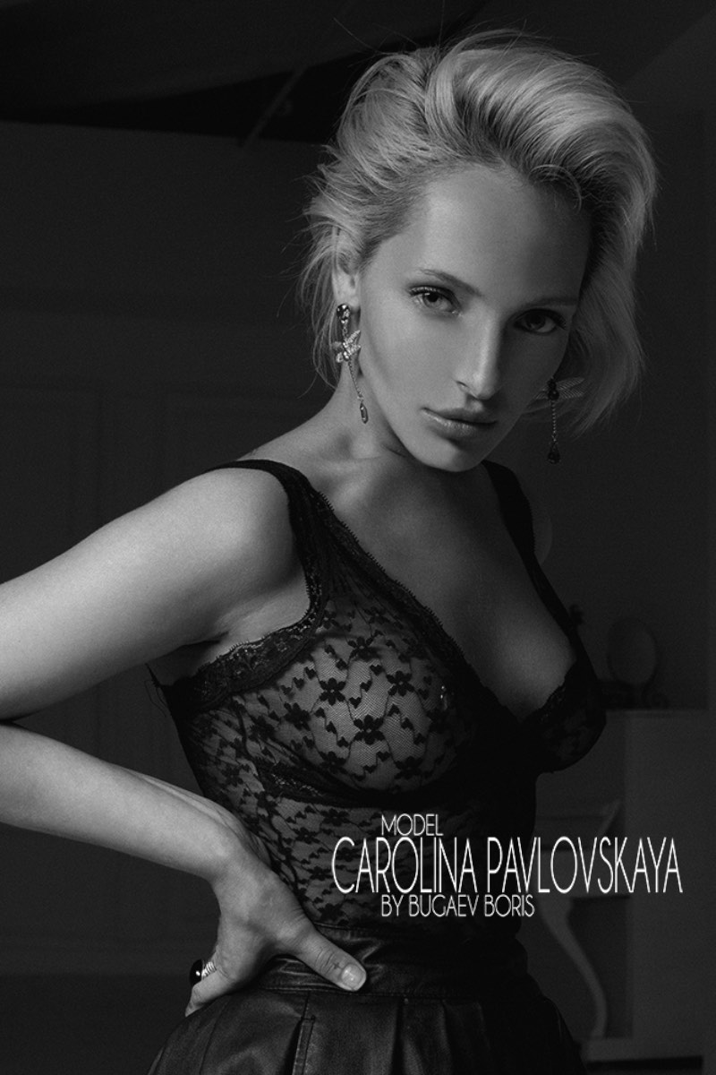 Boris Bugaev trabalha com fotografia naquela linha sutil entre a fotografia erótica e a pornografia. E, como sempre, fico sempre pensando o quão fácil que deve ser transformar fotos em obras de arte quando suas modelos são tão belas quanto Carolina Pavlovskaya.
