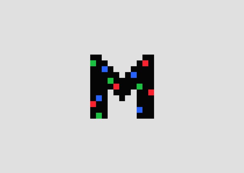 Mosaiccon é uma empresa que gerencia todo o processo de criação de conteúdo em vídeo para a internet. Eles lidam com tudo mesmo, desde o conceito e produção inicial até a distribuição e análise de performance. Foi ai que entrou o papel do ícone que você vai ver nas imagens abaixo. O M de Mosaiccon foi misturado com as cores RGB (vermelho, verde e azul) e foi criado uma conexão direta com o mundo do entretenimento.