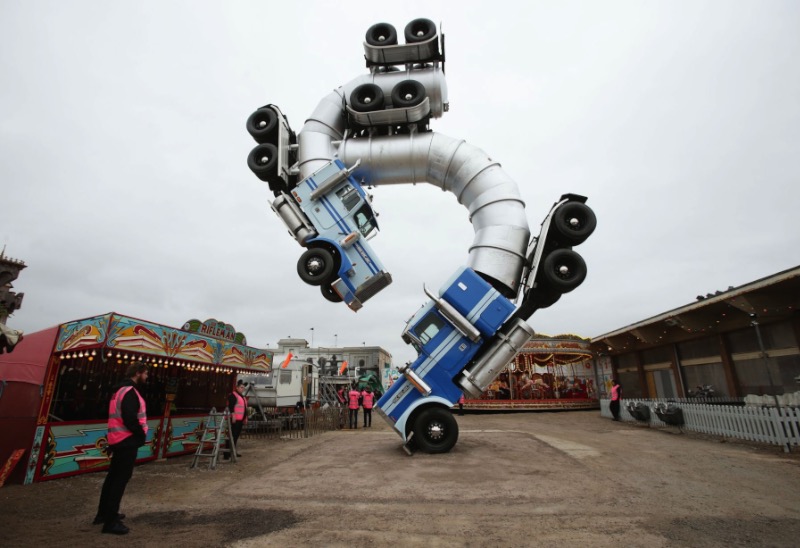 Dismaland é o nome dessa estranha versão da Disneylandia criada pelo sempre controverso Banksy. É em Weston-super-Mare que você vai encontrar esse estranho projeto artístico que vem com um castelo de conto de fadas, um garanhão gigante feito de canos de aço e inúmeras críticas a sociedade. 