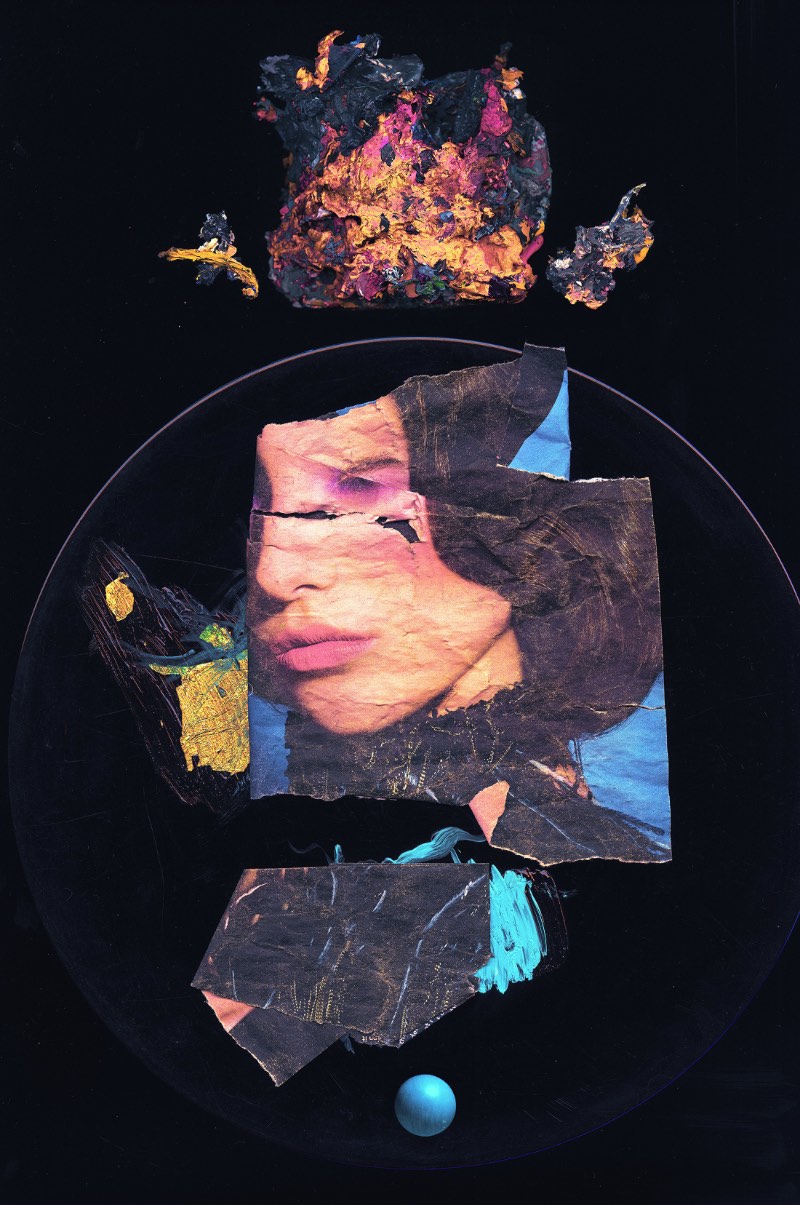 É fácil se perder nos detalhes das colagens e pinturas de John Leigh, mais conhecido online pelo seu pseudônimo Karborn. O artista baseado em Londres trabalha misturando elementos orgânicos com processos digitais e cria colagens cheias de detalhes e histórias. Nas imagens abaixo você vai ver algumas imagens selecionadas direto do seu portfólio online. Se você gostar do que vê, não se esqueça de dar uma passada na loja online dele para, quem sabe, adquirir algumas das suas belíssimas peças.