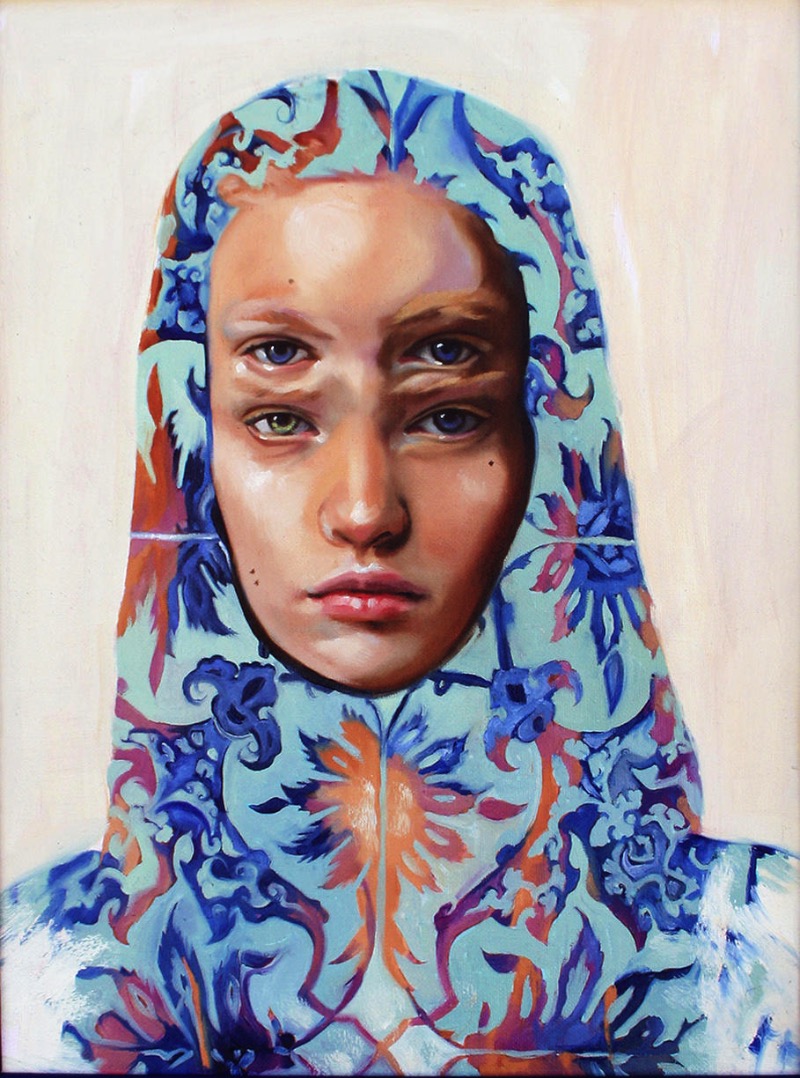 O trabalho visual de Alex Garant consiste de pinturas tradicionais e ela usa de vários padrões, de simetria e super imposição e duplicação de elementos para criar suas imagens. E é estranho observar as reações que temos quando vemos seu trabalho pela primeira vez. É como se a nossa cabeça não conseguisse focar direito e ficasse tentando e tentando até desistir.