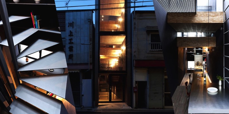 YUUA é o nome do estúdio de arquitetura que criou essa casa minimalista em Toshima, no Japão. O minimalismo existe aqui por que o terreno onde a casa foi construída não tem mais do que 2 metros de largura.