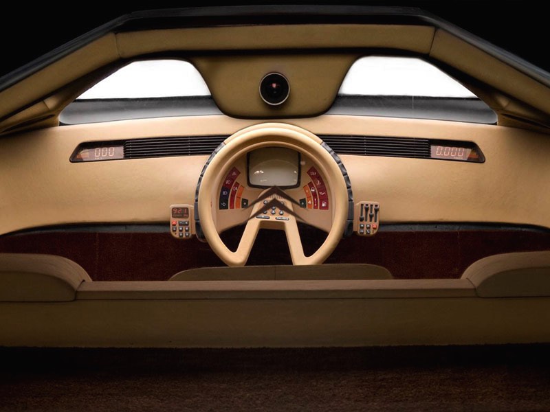 A história diz que a Citroën não tinha nenhum automóvel novo para apresentar no Salão de Paris de 1980 e por isso mesmo deu toda a liberdade para que Trevor Fiore criasse um modelo para o evento. E, de toda a liberdade que Trevor Fiore recebeu surgiu o Citroën Karin, um dos veículos mais interessantes que já saíram dos anos oitenta.