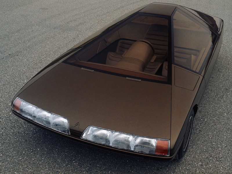 A história diz que a Citroën não tinha nenhum automóvel novo para apresentar no Salão de Paris de 1980 e por isso mesmo deu toda a liberdade para que Trevor Fiore criasse um modelo para o evento. E, de toda a liberdade que Trevor Fiore recebeu surgiu o Citroën Karin, um dos veículos mais interessantes que já saíram dos anos oitenta.