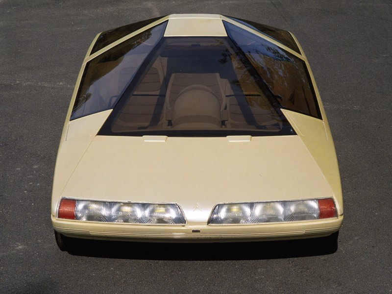 A história diz que a Citroën não tinha nenhum automóvel novo para apresentar no Salão de Paris de 1980 e por isso mesmo deu toda a liberdade para que Trevor Fiore criasse um modelo para o evento. E, de toda a liberdade que Trevor Fiore recebeu surgiu o Citroën Karin, um dos veículos mais interessantes que já saíram dos anos oitenta.
