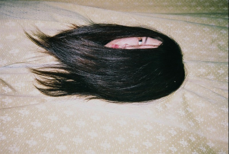 O fotógrafo de Taiwan Chih Hsien Chen documenta a cultura jovem do país de um jeito que só alguém que nasceu e morou na olha consegue fazer. As imagens que ele captura vem de garotas vestidas com camisetas de unhas até crianças mascaradas cavalgando estátuas de elefante e sempre parecem ter um pouco de rebeldia escondida.