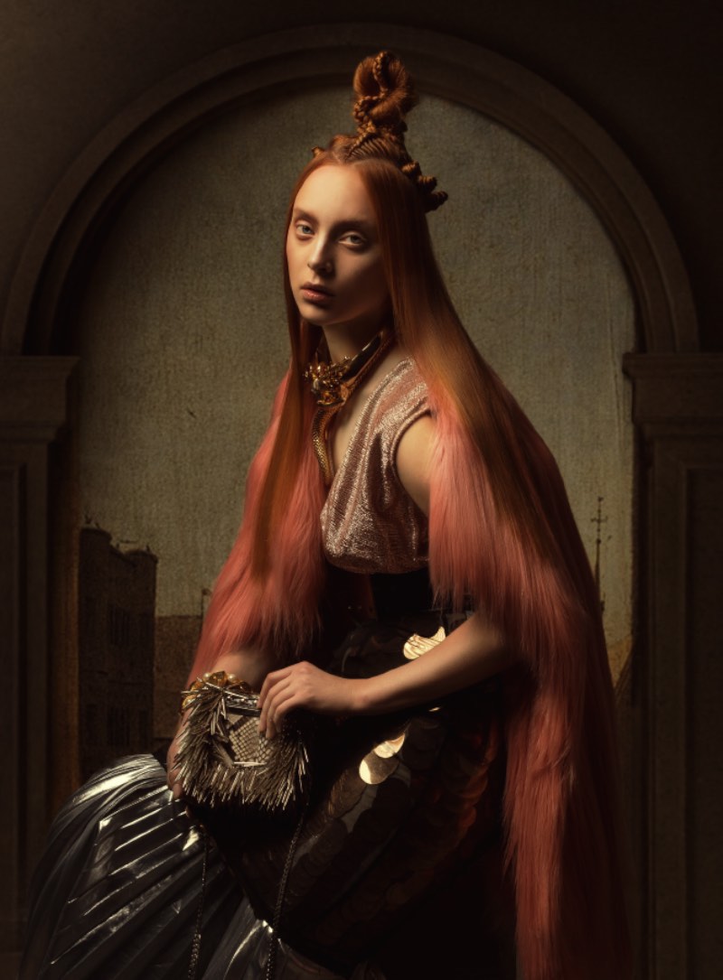 IQON é o nome do resultado de mais um fenomenal ensaio fotográfico coordenado por Andrey Yakovlev & Lili Aleeva. Aqui eles usam da iconografia da igreja ortodoxa russa como inspiração para um sessão de fotos de moda. E a gente adorou o resultado final.