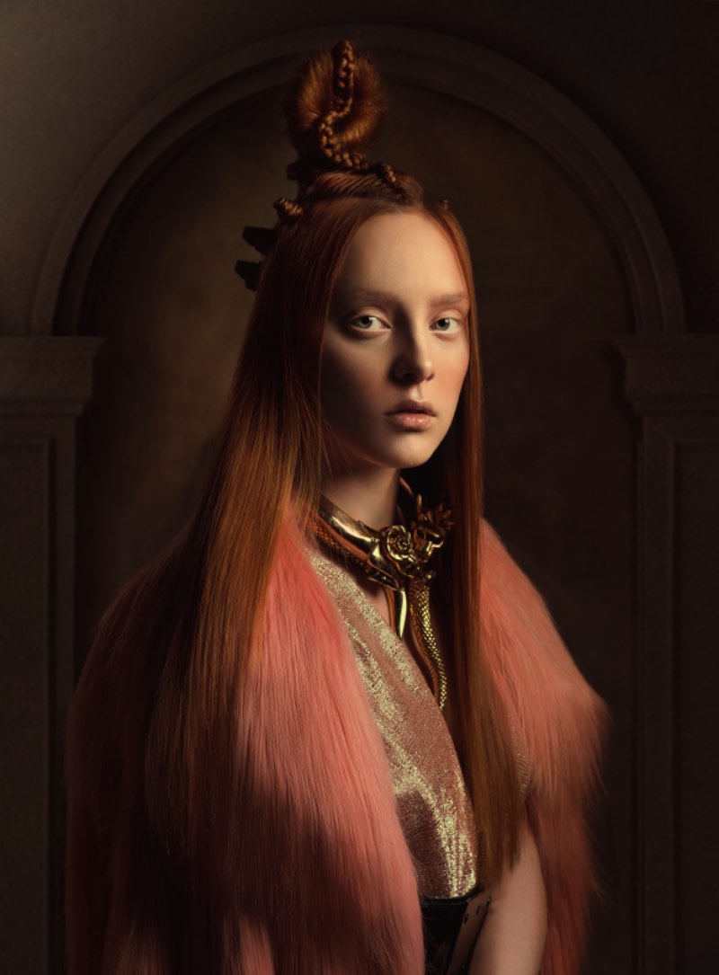 IQON é o nome do resultado de mais um fenomenal ensaio fotográfico coordenado por Andrey Yakovlev & Lili Aleeva. Aqui eles usam da iconografia da igreja ortodoxa russa como inspiração para um sessão de fotos de moda. E a gente adorou o resultado final.