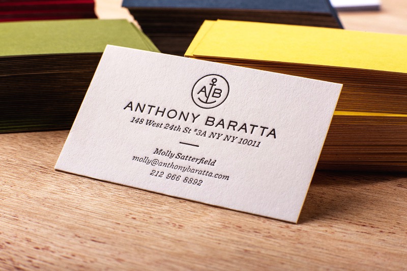 Não são poucos os designers que gostariam de ter o impressionante portfolio que o Mikey Burton tem. Seu talento vai do design gráfico a ilustração e, ele mesmo se descreve como um designy illustrator que parece fazer muito sentido.