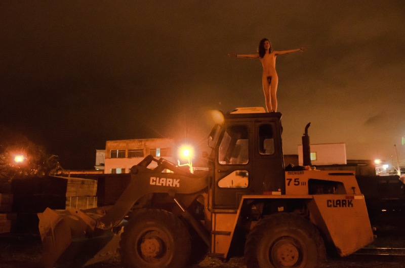 Fernanda Líder é o nome da fotógrafa responsável pelo Nu Encontro, seu projeto pessoal de nu artístico. E a ideia aqui foi e ainda está sendo a de aprender a se acolher e a acolher ao próximo, numa luta constante contra padrões e a ditadura da beleza.