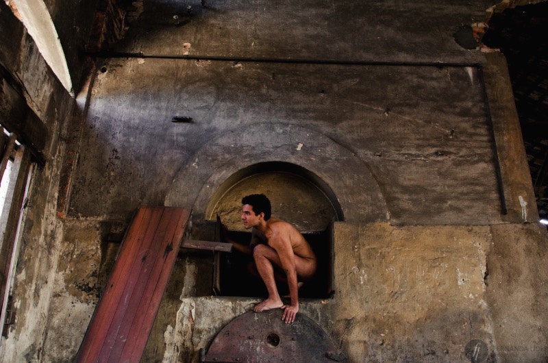 Fernanda Líder é o nome da fotógrafa responsável pelo Nu Encontro, seu projeto pessoal de nu artístico. E a ideia aqui foi e ainda está sendo a de aprender a se acolher e a acolher ao próximo, numa luta constante contra padrões e a ditadura da beleza.