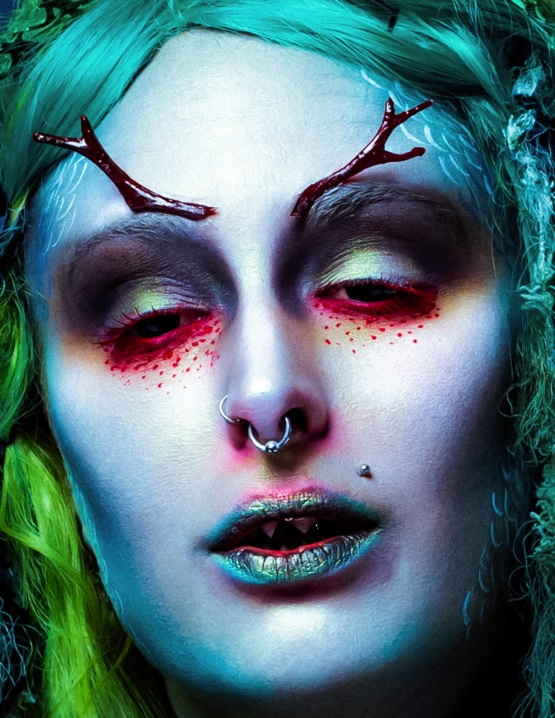 Sarah Sitkin é uma artista de Los Angeles com um trabalho escultural para lá de bizarro. E isso acontece em parte pela criatividade da artista e pelos materiais que ela usa. A mistura de silicone, resina e latex cria objetos de uma textura quase humana que transformam suas esculturas em algo que assustaria muita gente.