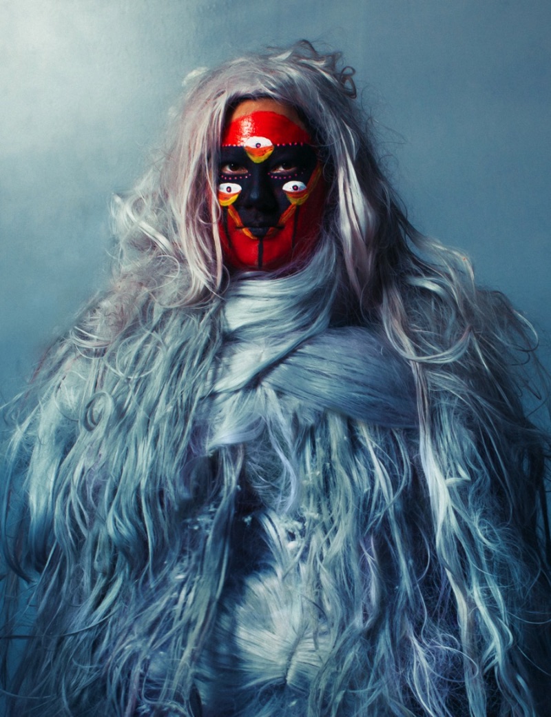 Sarah Sitkin é uma artista de Los Angeles com um trabalho escultural para lá de bizarro. E isso acontece em parte pela criatividade da artista e pelos materiais que ela usa. A mistura de silicone, resina e latex cria objetos de uma textura quase humana que transformam suas esculturas em algo que assustaria muita gente.