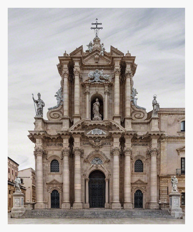 O fotógrafo e artista Markus Brunetti cria fotografias fenomenais de catedrais e igrejas européias através de colagens digitais que contam com centenas de fotos. A partir dai, ele cria composições fotográficas que mais parecem projetos arquitetônicas já que eles perdem toda a perspectiva que estamos acostumados a ter ao observar essas enormes construções.