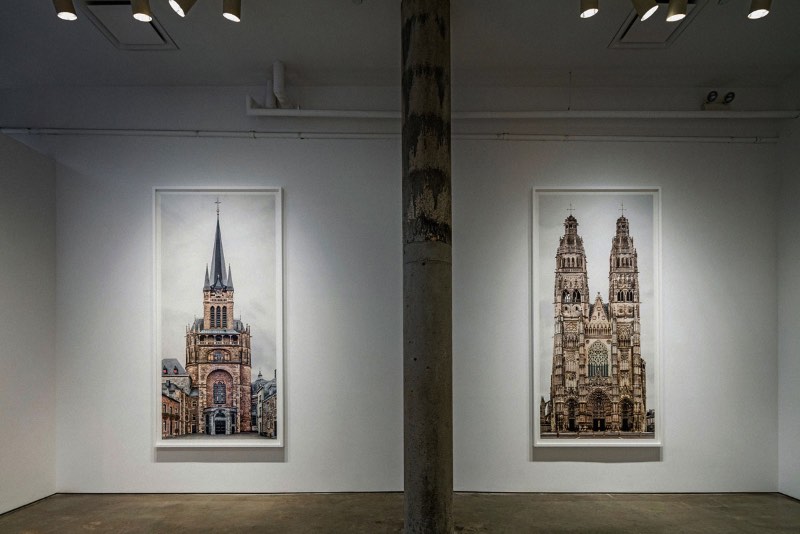 O fotógrafo e artista Markus Brunetti cria fotografias fenomenais de catedrais e igrejas européias através de colagens digitais que contam com centenas de fotos. A partir dai, ele cria composições fotográficas que mais parecem projetos arquitetônicas já que eles perdem toda a perspectiva que estamos acostumados a ter ao observar essas enormes construções.