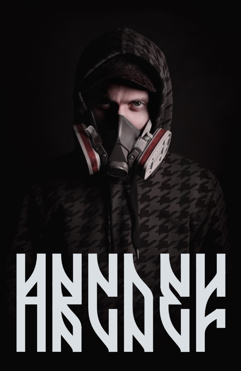 Dawid Cmok tem 26 anos e trabalha como designer gráfico em Zabrze, lá na Polônia. Como muitos designers, ele usa do seu tempo livre para evoluir seu estilo e suas técnicas e ele usa muito da sua paixão por street art para colocar algumas ideias em prática. 