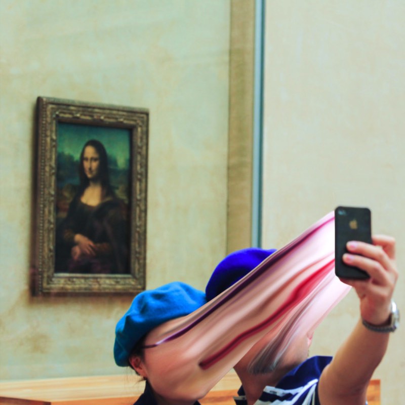 O fotógrafo francês Antoine Geiger criou uma série de fotos chamada Sur-Fake onde ele visualiza de forma perturbadora como que ele enxerga a forma parasita com a qual usamos smartphones. Nessa série de fotos, você pode ver como o simples ato de olhar se você tem um e-mail novo pode levar a perda da sua alma e do seu corpo.
