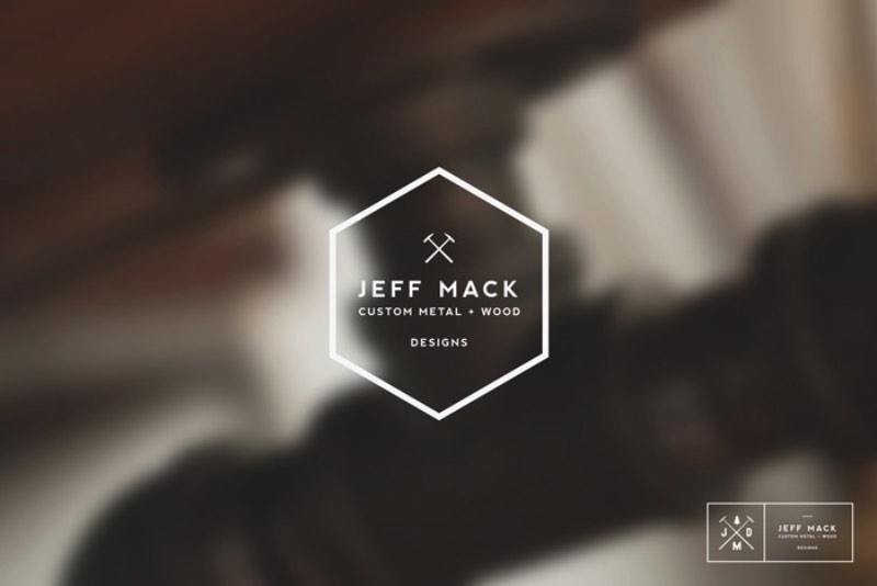 Jacksmith é o nome do designer responsável por todos os materiais gráficos que você vai ver logo abaixo. Ele trabalha como um artesão quando se trata das imagens que ele cria. Adepto de uma série de ferramentas diferentes, seu senso estético está sempre a procura de novas referências e inpirações. 