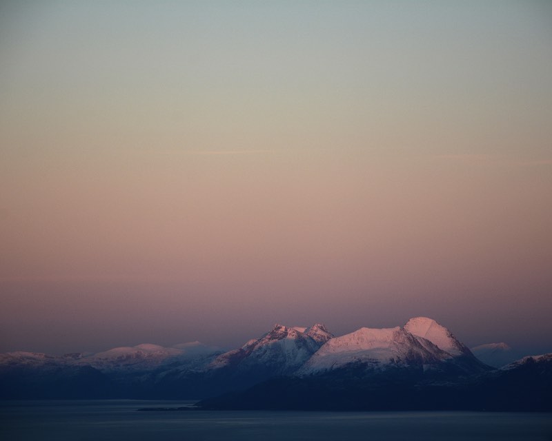 O Norte da Noruega pode se transformar em um lugar mágico quando é retratado pelo olhar de alguns fotógrafos. Foi isso que Bjørg-Elise Tuppen conseguiu fazer ao explorar o paralelo 68º norte, na região de Vestfjorden. E, essas fotos você pode ver logo abaixo.