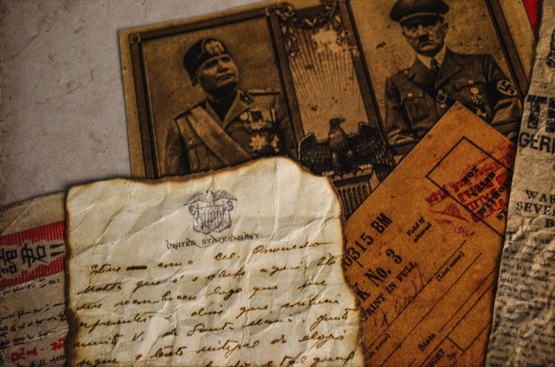 Linhas de guerra 1933-45 é o nome desse livro objeto criado pelo estudante de design Gustavo Vitulo como projeto final no curso de Design Gráfico da UEMG. O objetivo do trabalho foi de refletir sobre a influência da Segunda Guerra Mundial na história do design editorial e gráfico. 
