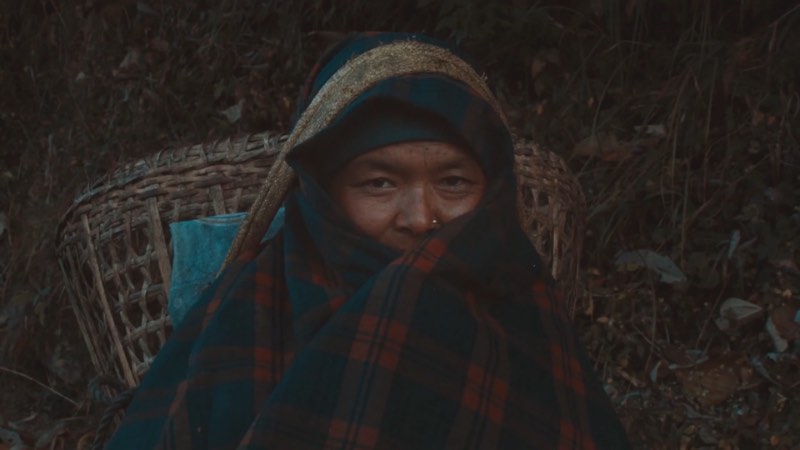 Se você é daquele tipo de pessoa que não consegue sobreviver sem uma conexão a internet, Hiking for Emails vai ser um filme de terror. Esse curta metragem dirigido por Clemens Purner, conta a história de Mahabir Pun que tinha que caminhar por quase 2 dias para conseguir chegar a uma conexão wi-fi no Nepal.