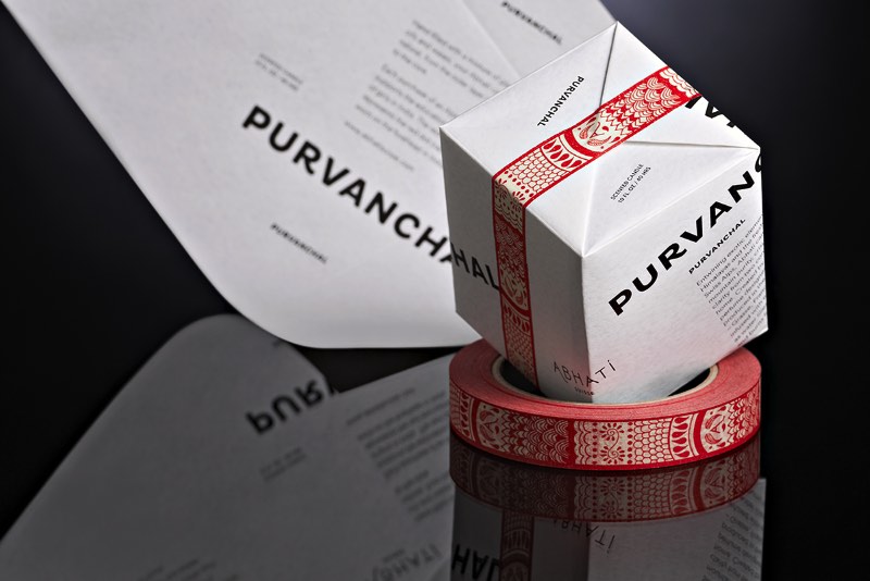 Paperlux é um estúdio de design alemão com uma paixão especial por design gráfico, materiais impressos e tipografia. Lá de Hamburgo, eles produzem belíssimos trabalhos de identidade visual com um cuidado e uma atenção excessiva aos detalhes. 