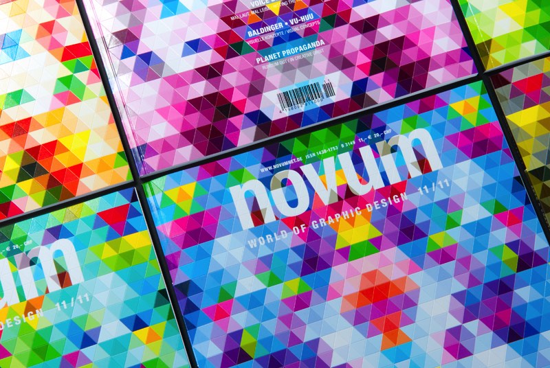 Paperlux é um estúdio de design alemão com uma paixão especial por design gráfico, materiais impressos e tipografia. Lá de Hamburgo, eles produzem belíssimos trabalhos de identidade visual com um cuidado e uma atenção excessiva aos detalhes. 