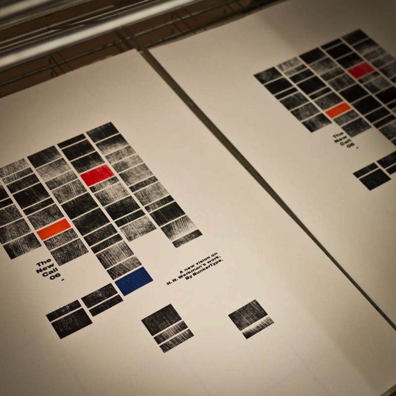 The New Call (1 & 2) é o mais novo projeto do Bunkertype onde os conceitos visuais de H.N. Werkman são retrabalhados com o foco em uma reinterpretação mais madura e pessoal. Nos posters que você vai ver logo abaixo, o objetivo era o de expandir os recursos usados no trabalho final. Dessa forma acabou surgindo uma série de imagens inspiradas no conceito criado por H.N. Werkman.