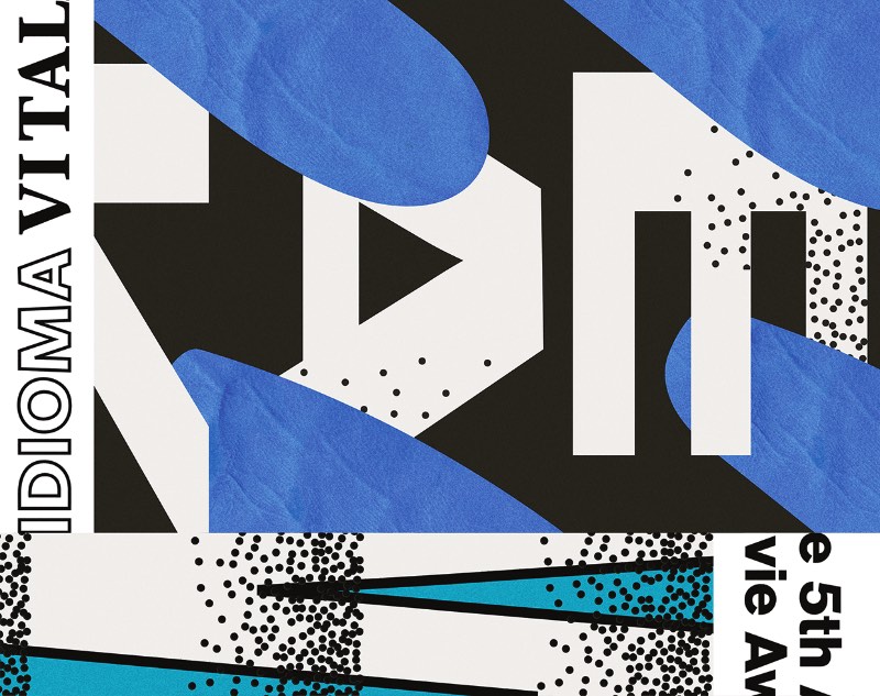 Linguagem é complicado, a Internet é universal. Esse foi o princípio por trás do sistema de identidade visual criado para a quinta edição do anual Lovie Awards. Esse foi o complicado trabalho que o pessoal do Royal Studio lá de Porto recebeu. Como essa premiação acontece na língua local de cada um dos países europeus, o desafia era fazer com que todas essas línguas fizessem sentido juntas. Dai veio o conceito de que, no Lovie Awards, nós falamos a sua língua.