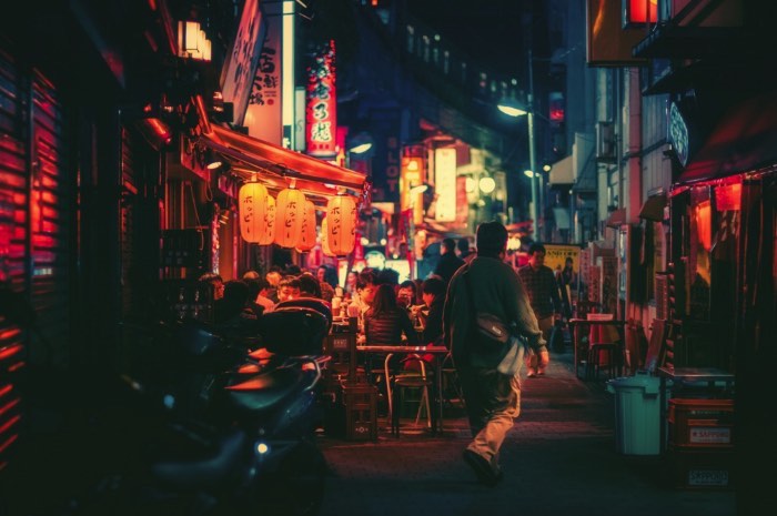 Masashi Wakui é um fotógrafo japonês cujo trabalho de fotografia é repleto de belíssimos retratos noturnos de Tóquio. A capital japonesa nunca pareceu tão cinematográfica quanto nas fotos que você vai ver aqui