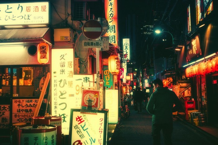 Masashi Wakui é um fotógrafo japonês cujo trabalho de fotografia é repleto de belíssimos retratos noturnos de Tóquio. A capital japonesa nunca pareceu tão cinematográfica quanto nas fotos que você vai ver aqui