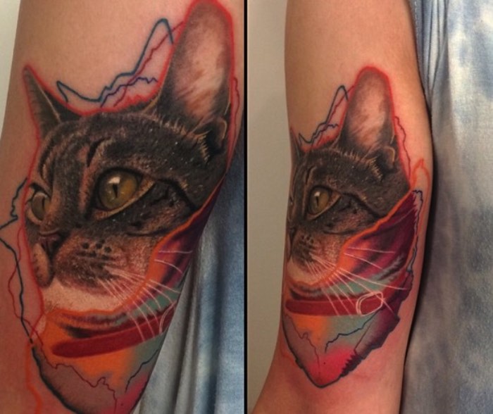 Rafael Makarov vem da Polônia mas seu trabalho de tatuagem vem com outro nome: Dzikson Wild. E, com esse pseudônimo, um novo estilo de tatuagem acabou surgindo. O antigo estilo foto realista que Makarov seguia foi substituído por uma mistura bem maluca de desenhos animados, aquarelas, ilustração e alguma coisa de realismo.